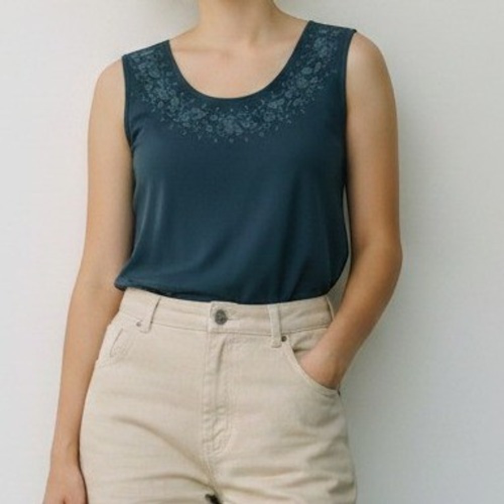 Maggie Sweet Tank Top Women Large Blue Embroidered Sleeveless Scoop Neck Blouse